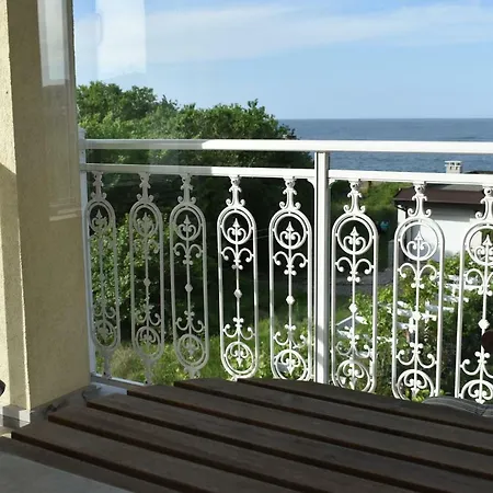 синя луна Penzion