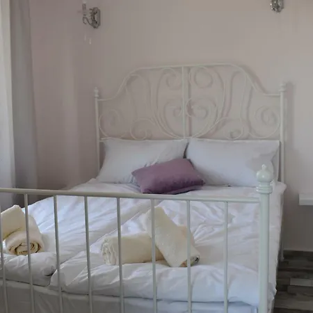 синя луна 4*