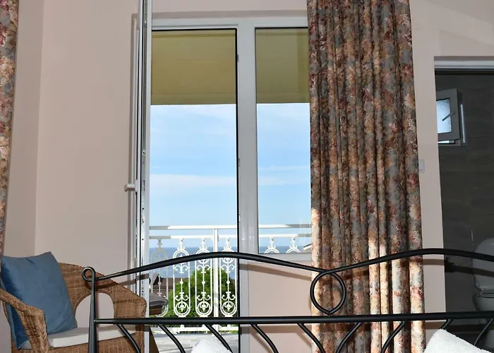 синя луна Penzion