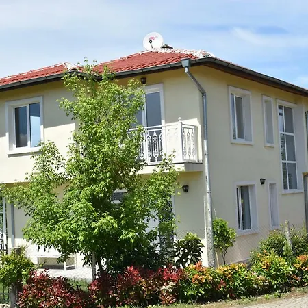 Maison d'hôtes синя луна 4*