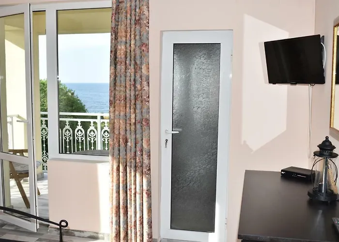 게스트하우스 синя луна 4*