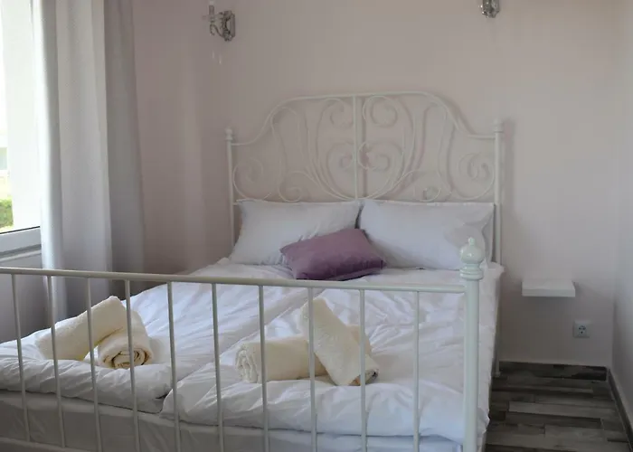 синя луна 4*