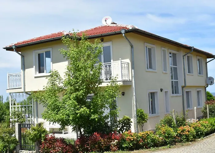 Maison d'hôtes синя луна 4*